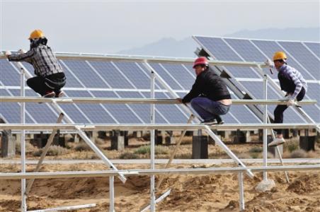 “國家能源局一紙通知，暫停了光伏領(lǐng)跑者（第三批）大同二期光伏發(fā)電應(yīng)用領(lǐng)跑基地的企業(yè)競爭優(yōu)選等工作，并對該基地3月24日公式內(nèi)容不予認(rèn)可”一事，在光伏業(yè)界引起了軒然大波。財經(jīng)日歷資訊快遞貴金屬模擬交易貴金屬專家直播室金投網(wǎng)貴金屬行情軟件根據(jù)這份題為《國家能源局綜合司關(guān)于山西光伏發(fā)電領(lǐng)跑基地建設(shè)有關(guān)事項的通知》，國家能源局做出如上決定的原因是“大同二期光伏發(fā)電應(yīng)用領(lǐng)跑基地未按國家政策以及領(lǐng)跑基地建設(shè)相關(guān)規(guī)定和要求開展企業(yè)競爭優(yōu)選工作