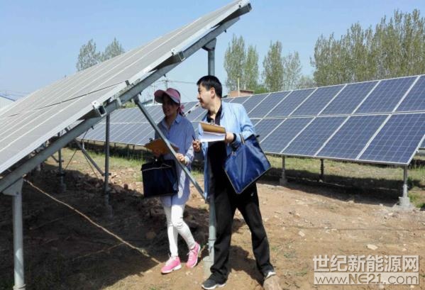 近日，河南省洛陽市審計(jì)局赴汝陽縣開展光伏產(chǎn)業(yè)扶貧項(xiàng)目審計(jì)工作。審計(jì)人員重點(diǎn)對(duì)光伏產(chǎn)業(yè)扶貧項(xiàng)目的勘測(cè)設(shè)計(jì)、招標(biāo)投標(biāo)、工程建設(shè)、資金撥付、帶貧增收、效益發(fā)揮等情況進(jìn)行了調(diào)查核實(shí)，確保產(chǎn)業(yè)惠民政策落到實(shí)處，助力脫貧攻堅(jiān)戰(zhàn)