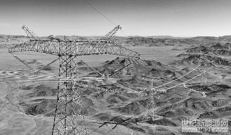 綠色工程構(gòu)建綠色能源網(wǎng)

——準(zhǔn)東—皖南±1100千伏特高壓直流輸電工程新疆段全線貫通系列報(bào)道之三



準(zhǔn)東至皖南±1100千伏特高壓直流輸電工程（資料圖片）。郭健 攝


3月29日，在中國(guó)第二大沙漠古爾班通古特沙漠邊緣，目前世界上電壓等級(jí)最高、輸送容量最大、輸送距離最遠(yuǎn)、技術(shù)水平最先進(jìn)的特高壓輸電工程—準(zhǔn)東—皖南±1100千伏特高壓直流輸電工程新疆段（以下簡(jiǎn)稱±1100千伏特高壓新疆段