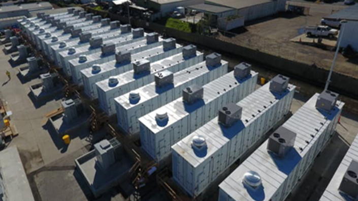 
	中國(guó)儲(chǔ)能網(wǎng)訊：美國(guó)羅切斯特大學(xué)的研究人員Eric Hittinger和Eric Williams在調(diào)查報(bào)告中指出，低成本的電池應(yīng)用將改變電力行業(yè)和汽車行業(yè)的經(jīng)營(yíng)方式，以及住宅、企業(yè)和公用事業(yè)公司生產(chǎn)和使用電力的方式。更重要的是，他們的研究表明，儲(chǔ)能技術(shù)是“面向未來的”，無論供電系統(tǒng)如何演變，它都能正常工作