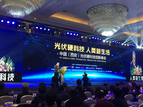                                         
	　　2018年2月26日，由中國可再生能源學(xué)會(huì)、西安市工業(yè)和信息化委員會(huì)、西安航天基地管委會(huì)主辦，隆基樂葉承辦的2018光伏硬科技創(chuàng)新峰會(huì)在西安隆重舉辦。

	

	　　本次峰會(huì)以“光伏硬科技，人類新生活”為主題，邀請(qǐng)到政府領(lǐng)導(dǎo)、企業(yè)代表、行業(yè)機(jī)構(gòu)、專家及媒體出席，共話硬科技理念給光伏行業(yè)帶來的變革
