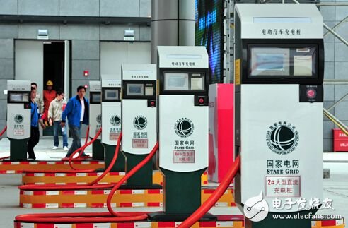 
												
												
	國家電網(wǎng)公司近日發(fā)布了2018年電源項目第二次物資招標采購招標公告，此次招標充電樁數(shù)量總計11615套，功率總計74．16萬千瓦。業(yè)內人士表示，此次國網(wǎng)招標充電樁總功率位居歷史第二，僅次于2015年第三批招標總功率；招標充電樁數(shù)量更是創(chuàng)下歷史新高