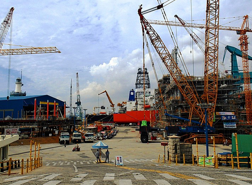 
	中國(guó)儲(chǔ)能網(wǎng)訊：日前據(jù)悉，韓國(guó)現(xiàn)代工程和工業(yè)建筑集團(tuán)的多家子公司將在韓國(guó)瑞山合作建設(shè)一座65MW的太陽能光伏電站，并部署一個(gè)130MWh的電池儲(chǔ)能系統(tǒng)。


	據(jù)韓國(guó)聯(lián)合通訊社和中央日?qǐng)?bào)等新聞媒體在本月初的報(bào)道，現(xiàn)代重工的兩家子公司——現(xiàn)代重工綠色能源公司和現(xiàn)代電力和能源系統(tǒng)公司已經(jīng)獲得了1000億韓元（9400萬美元）的儲(chǔ)能項(xiàng)目建設(shè)資金，其項(xiàng)目將韓國(guó)西北部的忠清南道瑞山進(jìn)行建設(shè)