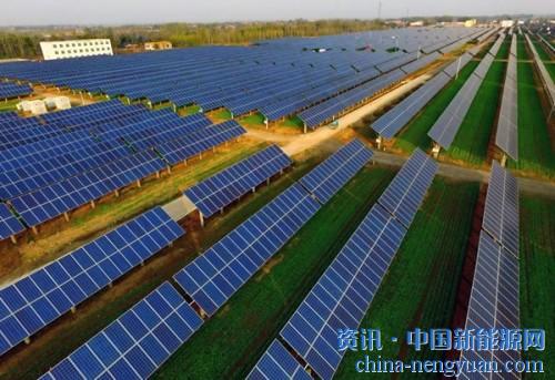                                                                                                                                                                     
	　　光伏扶貧快速推進的同時，在標(biāo)準、質(zhì)量、資金、運維等方面還存在一些問題。

	　　作為精準扶貧工作的新途徑和擴大光伏市場的新領(lǐng)域，光伏扶貧近年來受到社會廣泛關(guān)注