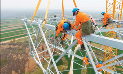 
												
												
	3月25日，“世界第一特高壓”——±1100千伏新疆準(zhǔn)東昌吉至安徽皖南古泉特高壓直流輸電線路的終點(diǎn)換流站，世界最高電壓等級(jí)換流站首臺(tái)變壓器順利送達(dá)施工現(xiàn)場(chǎng)，標(biāo)志著工程建設(shè)進(jìn)入主電氣設(shè)備安裝階段，為今年年內(nèi)，整條輸電線路建成投運(yùn)提供了基礎(chǔ)支撐和重要保障。

	

	±1100千伏昌吉至古泉特高壓直流工程是中國特高壓輸電工程重要里程碑，刷新了世界電網(wǎng)技術(shù)新高度，是目前世界上電壓等