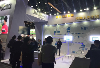 
			              日前，全球最具影響力、市場定位最精準的儲能專業(yè)品牌展覽會——儲能國際峰會暨展覽會2018(ESIE)在北京國家會議中心盛大開幕，超威集團旗下全資子公司超威電力攜“儲能系統(tǒng)解決方案及產(chǎn)品微電網(wǎng)和大型儲能系統(tǒng)”隆重亮相，與國內(nèi)外參展企業(yè)、專家及客戶共同探討儲能政策機制、技術(shù)創(chuàng)新等熱點話題，攜手研究行業(yè)發(fā)展新方向。
本次展會由國家能源局科技裝備司指導，中國能源研究會、中關(guān)村管委會支持，中關(guān)村儲能產(chǎn)業(yè)技術(shù)聯(lián)盟主辦