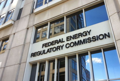 
	中國儲能網(wǎng)訊：美國聯(lián)邦能源管理委員會（FERC）目前正在評估電力批發(fā)市場的下一個發(fā)展：整合分布式能源。


	美國10多個州的能源監(jiān)管機構(gòu)和電網(wǎng)運營商向美國聯(lián)邦能源管理委員會表明，他們對于分布式能源（DER）整合到電力批發(fā)市場的決策表示擔憂