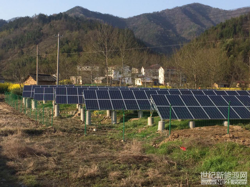  2018年3月26日，國家能源局和國務(wù)院扶貧辦發(fā)布了《光伏扶貧電站管理辦法》，這是一個總結(jié)性的文件，從2014年開始，我國開始實(shí)施光伏扶貧政策，到2018年初，已有兩年多時間，光伏扶貧是世界首創(chuàng)，以前沒有成熟的模式，各地方根據(jù)自身的條件，探索了很多種方案和模式。


 
1、光伏扶貧主要類型

光伏扶貧是一種精準(zhǔn)扶貧的方式，投入少、回報(bào)穩(wěn)定、可持續(xù)