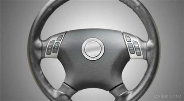 
	據(jù)美國汽車協(xié)會中大西洋分會（AAA Mid-Atlantic）的一份新消費者調(diào)查報告顯示，有70%的弗吉尼亞州駕駛員表示，自動駕駛汽車的安全性及可靠性是重中之重。他（她）們還詢問了以下事宜：自動駕駛汽車的潛在維護成本、對車載系統(tǒng)數(shù)據(jù)的安全防護及車載網(wǎng)絡(luò)所面臨的安全威脅