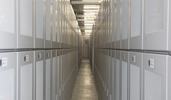 
	中國儲能網(wǎng)訊：日前據(jù)悉，天然氣零售商Simply Energy公司計劃在南澳大利亞州開發(fā)一座8兆瓦的虛擬發(fā)電廠（VPP），建成后將成為該州第三個虛擬發(fā)電廠項目。而特斯拉公司去年在南澳大利亞州安裝部署了一個100兆瓦/129兆瓦時的大規(guī)模虛擬發(fā)電廠項目