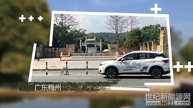  沐浴在春風(fēng)里

奔跑在驕陽(yáng)下
固德威戰(zhàn)車
用跨越山海的一路相伴
踐行著細(xì)致入微的品質(zhì)服務(wù)
固德威人
用堅(jiān)持不懈的努力奮斗
譜寫著新能源事業(yè)的嶄新篇章
 

 

也許您在途中看到過(guò)它奔波的身影
也許您在電站出現(xiàn)故障時(shí)領(lǐng)略過(guò)它的服務(wù)效率
或者在亟需產(chǎn)品時(shí)體驗(yàn)過(guò)它的速度
 


 

穿梭在祖國(guó)的大江南北
在時(shí)間的流光里
它見證了固德威的快速成長(zhǎng)、壯大



 

在過(guò)去的2017年
固德威戶用市場(chǎng)出貨近20萬(wàn)戶
戶用領(lǐng)域占比超30%
它功不可沒(méi)
