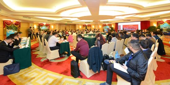 　　【中國儀表網(wǎng) 儀表會議】2018年3月22日下午，中國通用機械工業(yè)協(xié)會閥門分會第七屆二次會員代表會議在廣東珠海召開，閥協(xié)理事長、副理事長、常務理事和應邀會員代表參會，會議特邀中石化集團物裝部電儀部沈中祥總經(jīng)理、中石油物資裝備公司徐燕副處長、中石化洛陽工程公司姜萬軍副總工程師參加會議，中通協(xié)黃鸝會長和隋永濱名譽會長蒞臨會議并做了重要講話。  　　會議由中閥協(xié)宋銀立秘書長主持，于傳奇理事長做了閥門協(xié)會工作報告，中石化集團物裝部電儀部沈中祥總經(jīng)理、中石油物資裝備公司徐燕副處長、中石化洛陽