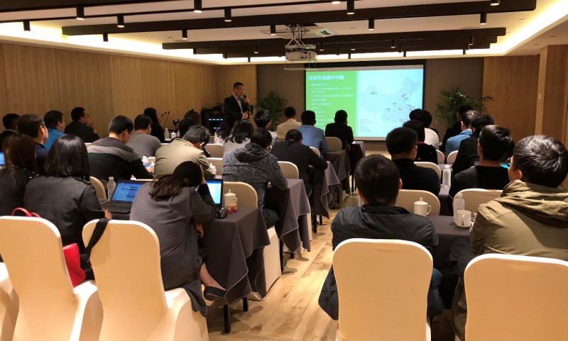 　　中國云南，2018年4月16日 ——近日，全球能效管理與自動化領(lǐng)域數(shù)字化轉(zhuǎn)型的領(lǐng)導(dǎo)者施耐德電氣在云南成功舉辦2018海上風(fēng)電行業(yè)峰會，全面展示應(yīng)用于風(fēng)電電氣系統(tǒng)的全生命周期智能配電解決方案，以此實現(xiàn)對關(guān)鍵環(huán)節(jié)和設(shè)備的實時遠(yuǎn)程監(jiān)控管理，提升系統(tǒng)可靠性，助力客戶提高預(yù)防性維護能力，降低運維成本，提高運營效率及投資回報，并攜手更多合作伙伴共建生態(tài)圈，推動行業(yè)可持續(xù)發(fā)展。

施耐德電氣2018海上風(fēng)電行業(yè)峰會成功舉辦
　　四海馭風(fēng) “施”智功倍
　　到2020 