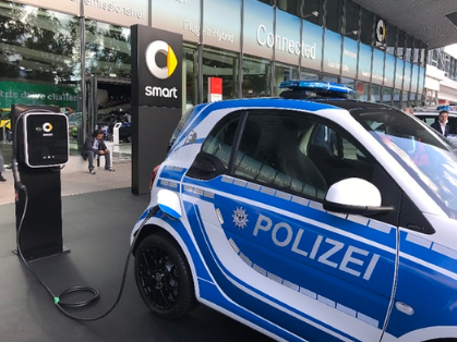 
	中國儲能網(wǎng)訊：編者按：在汽車行業(yè)變革洶涌來襲之時，汽車制造大國相繼出臺了重視和推動新能源汽車普及的政策：德國打出組合拳多維度促進新能源汽車產(chǎn)業(yè)發(fā)展，德國車企更是紛紛制定了電動化時間表；美國加利福尼亞州規(guī)定，電動汽車的銷售量必須在新車銷售量中占到一定比例；日本強調(diào)突破技術(shù)瓶頸，從單極走向多極；韓國則用“世界最高水準的補貼”來激勵新能源汽車的推廣；歐盟多國更是宣布全面禁售燃油車。


	德、日、美、韓等全球主要的汽車制造強國是如何推動新能源汽車產(chǎn)業(yè)發(fā)展的？各國新能源汽車的生產(chǎn)和研發(fā)目前又處在什么階段？針對