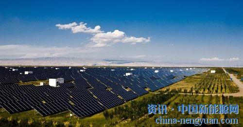                                                                                                                                                                     
	　　記者18日從市政府獲悉，西安市發(fā)布《關于促進光伏產(chǎn)業(yè)持續(xù)健康發(fā)展的實施意見》，自2018年1月1日起執(zhí)行，有效期3年?！兑庖姟诽岢?，到2020年，西安市光伏電站裝機容量達到3