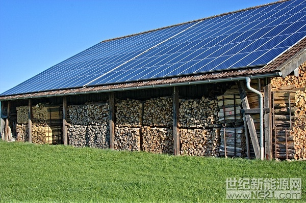  日前，國家能源局綜合司發(fā)布了《關于完善光伏發(fā)電建設規(guī)模管理的意見》和《分布式光伏發(fā)電項目管理辦法》征求意見稿。兩大重磅政策同時發(fā)布，關于光伏發(fā)電的建設規(guī)模以及分布式的管理，政策有多項變化，而這些變化足夠引發(fā)行業(yè)地震