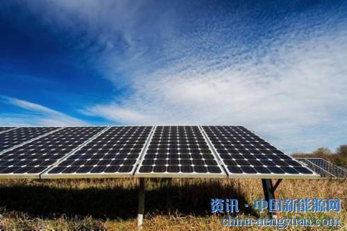                                                                                                                                                                     
	　　2017年是中國光伏產(chǎn)業(yè)高歌猛進的一年，光伏總裝機高達53吉瓦，不但是中國歷史上光伏裝機規(guī)模最高的一年，并且超過曾經(jīng)的光伏裝機第一大國德國過去20多年的光伏裝機總量。光伏的快