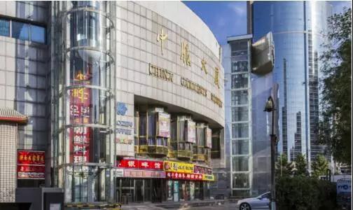 
	中國(guó)儲(chǔ)能網(wǎng)訊：近日，為促進(jìn)節(jié)能減排、合作共贏，北京仟億新能與國(guó)貿(mào)附近中服大廈就儲(chǔ)能電站節(jié)能服務(wù)達(dá)成合作，此舉有利于中服大廈低碳發(fā)展。


	



	中服大廈是一座集多功能服務(wù)、豪華商場(chǎng)為一體、采用先進(jìn)電腦管理系統(tǒng)進(jìn)行管理的高級(jí)寫字樓，擠身于京城四大高層建筑之列，坐落在舉世聞名的長(zhǎng)安街與高級(jí)寫字樓云集的東三環(huán)之交匯處