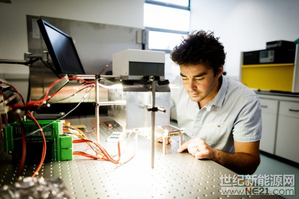 牛津光伏已從現(xiàn)有投資者處獲得了802萬英鎊的資金，其中包括挪威國(guó)家石油公司和Legal＆General Capital。這使該公司獲得的全部資金達(dá)到3500萬英鎊（4900萬美元），其中也包括來自歐洲投資銀行的1500萬歐元