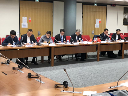 　　【中國儀表網(wǎng) 儀表會議】為落實中法產業(yè)界對接合作，工業(yè)和信息化部與法國經濟與財政部于2018年4月12-13日組織召開了中法“綠色制造”工作組及“未來工業(yè)”圓桌會議，共同開展政府間對話。工信部王新哲總經濟師、財務司吳義國副司長、節(jié)能與綜合利用司畢俊生副司長、裝備工業(yè)司翟國春副司長、法國經濟和財政部企業(yè)總署巴福爾署長和梅蘭副署長及相關企業(yè)、行業(yè)協(xié)會、科研機構等40余位代表參加了本次會議