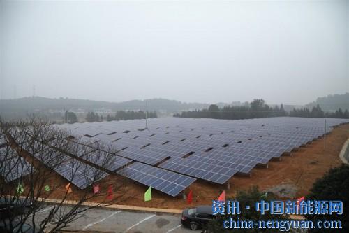                                                                                                                                                                     
	　　新興市場(chǎng)的開發(fā)，為我省太陽能電池出口提供支撐。據(jù)海關(guān)統(tǒng)計(jì)，今年一季度，湖南省累計(jì)出口太陽能電池47.7萬個(gè)，比去年同期增加149倍;價(jià)值1.3億元，增長(zhǎng)135.7倍;出口平均