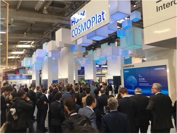 
	德國(guó)當(dāng)?shù)貢r(shí)間 4 月23- 27 日，漢諾威工業(yè)博覽會(huì)在德國(guó)漢諾威舉行。會(huì)場(chǎng) 75 個(gè)國(guó)家和地區(qū)的 5000 多家參展企業(yè)展示了全球最前沿的新產(chǎn)品、新技術(shù)，并探討了技術(shù)背后的工業(yè)模式和制造理念