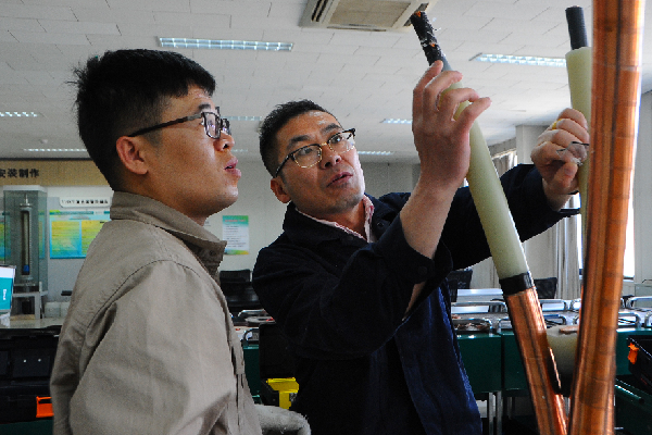 
　　4月24日，國網(wǎng)天津市電力公司培訓(xùn)中心舉辦電纜專業(yè)青年技能培訓(xùn)。

　　本次培訓(xùn)采取“課前學(xué)、現(xiàn)場(chǎng)練”的形式，實(shí)操內(nèi)容占比達(dá)100%