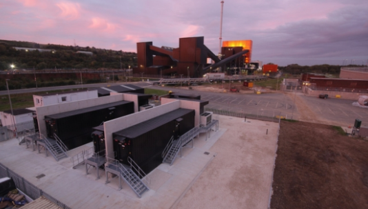 
	中國儲能網(wǎng)訊：傳統(tǒng)的汽車工業(yè)一直不愿接受電力革命。但保時捷公司最近宣布到2022年將其電動汽車（EV）投資增加一倍，達到60億歐元（合74億美元），這可以看作是一個預(yù)示：電動汽車朝代即將到來