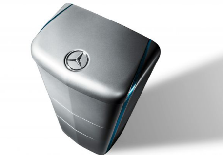 
	中國儲能網(wǎng)訊：日前據(jù)悉，梅賽德斯-奔馳公司宣布將停止生產(chǎn)住宅儲能電池，并解散其美國能源子公司，結(jié)束其對特斯拉公司短暫的市場挑戰(zhàn)。


	


	當(dāng)其母公司戴姆勒公司在2016年11月成立梅賽德斯-奔馳能源美國子公司時，盡管很少有客戶真正購買其家用電池產(chǎn)品，但在儲能電池市場增加了一個頗具實力的競爭廠商，而特斯拉公司的Powerwall的電池已成為市場主導(dǎo)