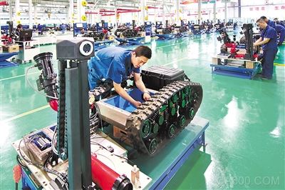 
	 


	中信重工開誠智能裝備有限公司的工人在組裝機(jī)器人。（本報資料片）



                    

