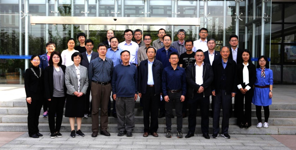 　　【中國儀表網(wǎng) 儀表會議】4月26日至27日，全國微束分析標(biāo)準(zhǔn)化技術(shù)委員會表面化學(xué)分析分技術(shù)委員會(SAC/TC38/SC2，以下簡稱表面化學(xué)分委)2018年年會在中國計(jì)量科學(xué)研究院(簡稱中國計(jì)量院)北京市昌平院區(qū)召開。中國計(jì)量院院長方向、表面化學(xué)分委委員及相關(guān)領(lǐng)域?qū)＜胰嗳顺鱿瘯h