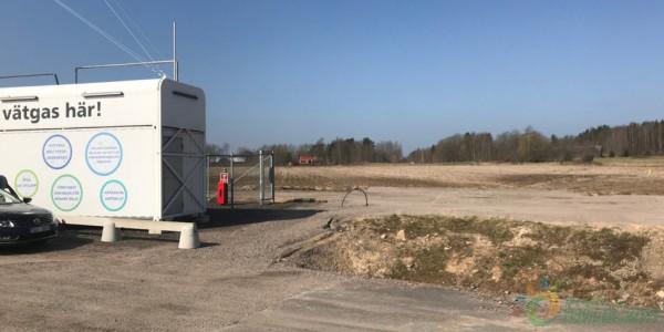 
	中國儲能網訊：瑞典公司Nilsson Energy與AT Solar合作，在Mariestad建設光伏項目。這是一個非常特殊的項目：產生的太陽能將儲存在電池中并轉化為氫氣，為燃料電池車輛充電