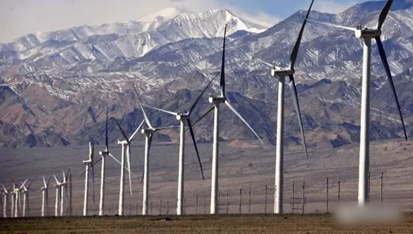                                         
	　　中國風(fēng)能產(chǎn)業(yè)現(xiàn)狀

	　　自20世紀(jì)80年代發(fā)展以來，中國風(fēng)能產(chǎn)業(yè)進(jìn)入了高速發(fā)展的黃金時期。得益于西藏、新疆、蒙古地區(qū)得天獨厚的地理優(yōu)勢和政府對新能源產(chǎn)業(yè)的政策支持，如今中國已成為世界風(fēng)電裝機容量最大的國家