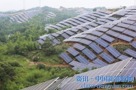                                                                                                                                                                     
	　　光伏制造端的迅猛增長，不僅使其成為了我國一張世界級產(chǎn)業(yè)名片，且隨著應(yīng)用端不斷的技術(shù)創(chuàng)新，“光伏+”也為越來越多的產(chǎn)業(yè)注入了新的活力，例如“