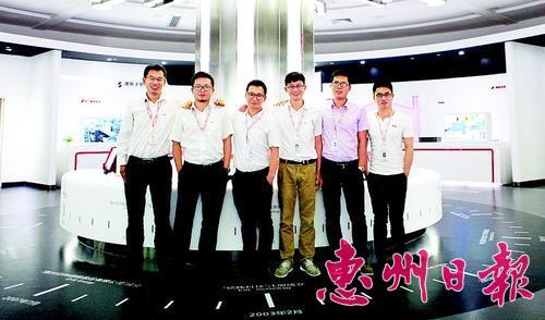 
	中國(guó)儲(chǔ)能網(wǎng)訊：曾幾何時(shí)，進(jìn)企業(yè)是眾多讀書不多的年輕人不得已而為之的選擇。然而，在仲愷高新區(qū)，一家本土誕生、專注“做世界上最好的鋰電池”的民營(yíng)企業(yè)惠州億緯鋰能股份有限公司，卻獲得了國(guó)內(nèi)外博士們的青睞，他們中不乏“海歸”博士后、知名高校的博士尖子