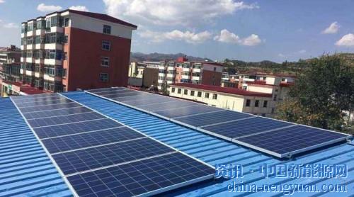                                                                                                                                                                     
	　　“我們使用的組件標(biāo)準(zhǔn)功率是270w，屏幕上顯示為黃色部分的，運(yùn)行功率是在60%以下，藍(lán)色的是在60%—80%區(qū)間內(nèi)，超過80%就顯示為綠色。這樣的監(jiān)控