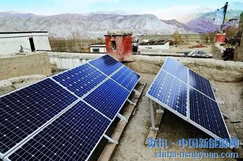                                                                                                                                                                     
	　　近年來(lái)太陽(yáng)能熱水器行業(yè)的聲音逐漸式微，大量太陽(yáng)能熱水器的從業(yè)者們無(wú)心戀戰(zhàn)，紛紛轉(zhuǎn)型、轉(zhuǎn)行或退出，迎來(lái)而上的是戶用光伏的全面爆發(fā)。究其兩者，有太多的相似之處，那戶用光伏的發(fā)展是