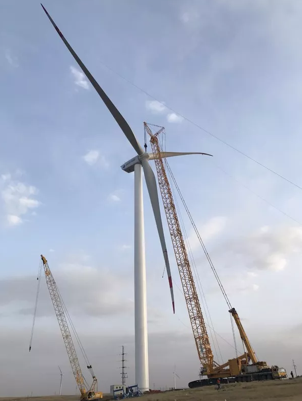                        2018年5月6日20:00，運達風電位于華北某風電場的首臺3MW平臺樣機順利并網運行。該機組采用平臺化開發(fā)模式，具有延伸性好、適應性強等優(yōu)點