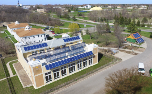 
	中國(guó)儲(chǔ)能網(wǎng)訊：日前據(jù)悉，總部位于愛(ài)荷華州的Ideal Energy公司正在使用NEXTracker公司的NX Flow集成式太陽(yáng)能發(fā)電和電池儲(chǔ)能系統(tǒng)，為位于愛(ài)荷華州費(fèi)爾菲爾市的瑪赫西管理大學(xué)（MUM）建設(shè)一座電力容量為1.1兆瓦的虛擬發(fā)電廠。


	



	該項(xiàng)目將建在瑪赫西管理大學(xué)提供的土地上，并在建成后預(yù)計(jì)將成為愛(ài)荷華州最大的太陽(yáng)能加電池儲(chǔ)能項(xiàng)目之一，其產(chǎn)生的電能將達(dá)到該大學(xué)年度用電量的三分之一