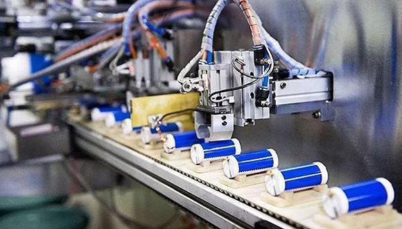 
	中國(guó)儲(chǔ)能網(wǎng)訊：近日，據(jù)國(guó)外媒體報(bào)道隨著中國(guó)新能源汽車補(bǔ)貼的退坡，韓國(guó)電池廠商正在加大對(duì)中國(guó)的投資。4月份“閃電”過(guò)會(huì)后的寧德時(shí)代，將在5月份正式在創(chuàng)業(yè)板掛牌