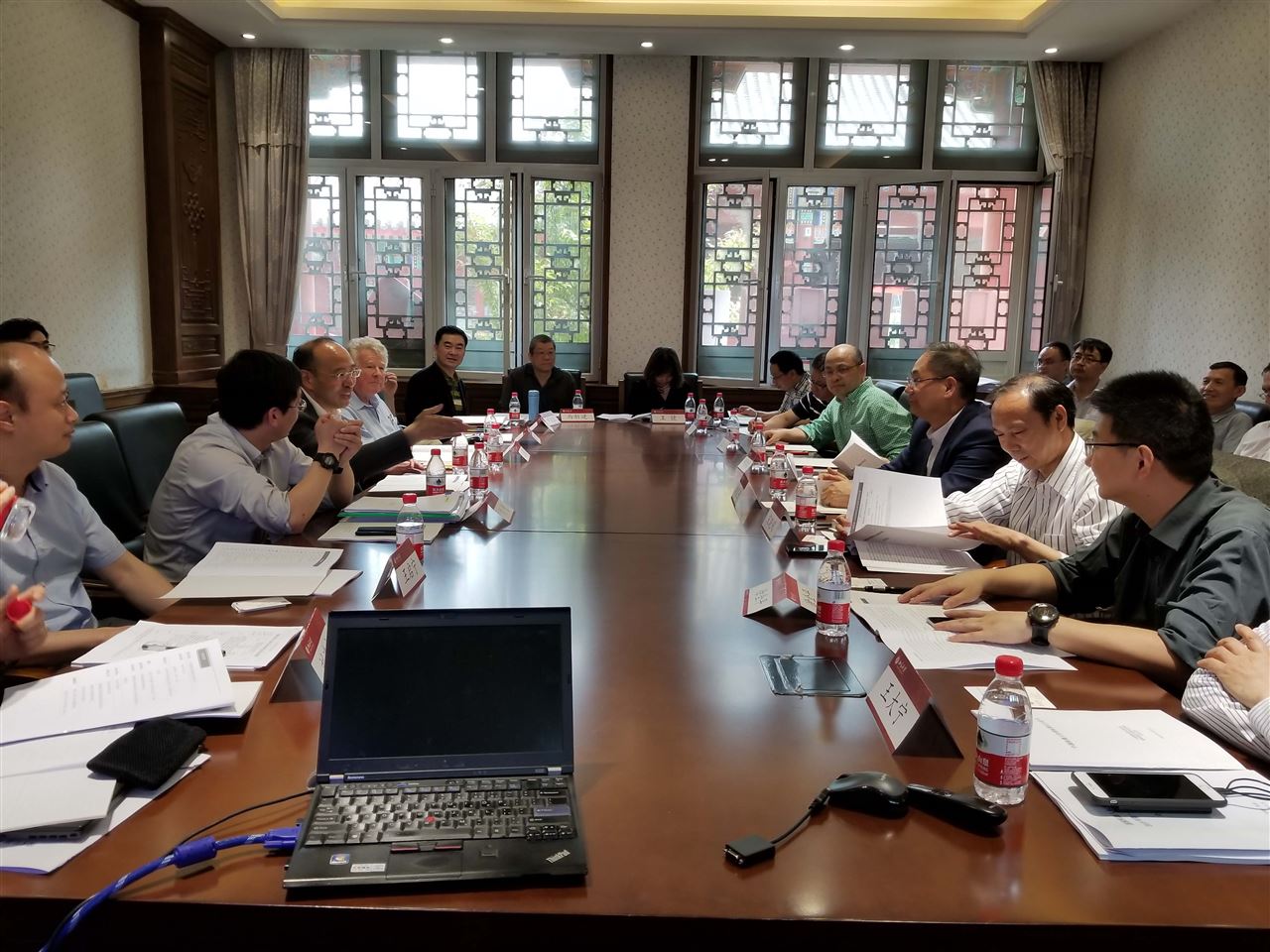 　　【中國儀表網(wǎng) 儀表會議】5月7日，中國機器人倫理標準化白皮書評審會議在北京大學人文苑召開。會議由國家機器人標準化總體組、中國自動化學會機器人專業(yè)委員會聯(lián)合主辦，北京大學哲學系承辦