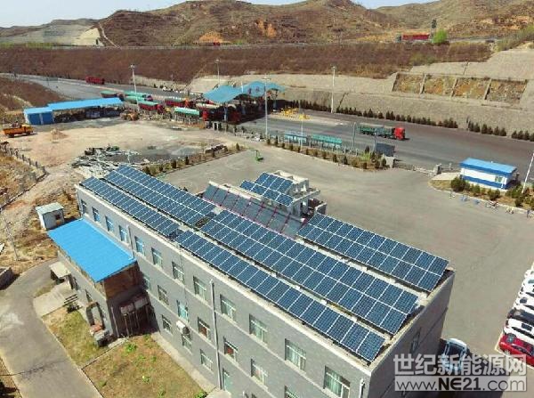  5月10日，記者從山西路橋集團獲悉，近日，隨著榆社至和順高速公路榆社東收費站光伏智能電表讀數(shù)的穩(wěn)定躍升，我省高速公路分布式光伏發(fā)電項目成功試運行。

高速公路分布式光伏發(fā)電項目是在全省高速公路現(xiàn)有建筑物屋頂、停車場遮陽棚、光伏棚等場所頂部布置太陽能光伏組件，實現(xiàn)光伏發(fā)電