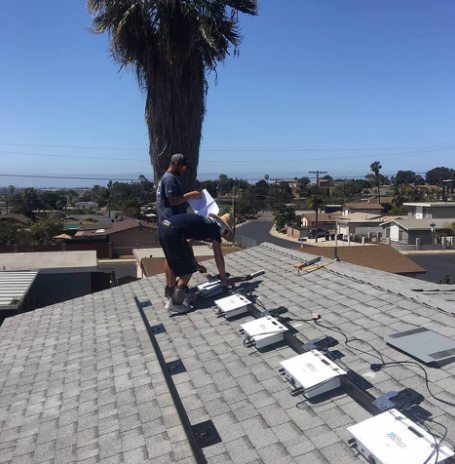 
	中國儲能網(wǎng)訊：JLM能源公司是美國一家生產(chǎn)與太陽能電池板配套使用的微型住宅儲能系統(tǒng)制造商。而該公司將依靠獲得的2500萬美元的項目融資基金，為商業(yè)用戶開發(fā)更大的儲能項目