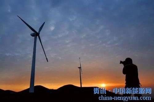                                                                                                                                                                     
	　　深陷債務(wù)危機(jī)的華銳風(fēng)電多次掙扎在生死邊緣。風(fēng)電巨頭的救贖之路，仍然坎坷