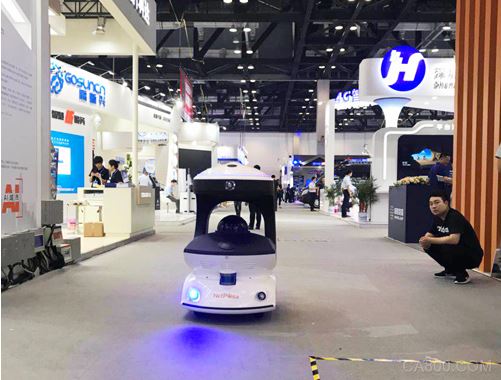 
                    
	隨著人工智能迅速崛起，機器人產(chǎn)業(yè)正向安防、警務(wù)等諸多領(lǐng)域加快擴張，智能機器人的商業(yè)化前景愈發(fā)明朗。萬為智能作為一家專業(yè)的科技創(chuàng)新型企業(yè)，正通過技術(shù)創(chuàng)新與品質(zhì)提升來為客戶創(chuàng)造更大價值