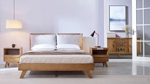 
                    
	  隨著一系列家具展的結(jié)束，我們看到了家具業(yè)許多知名的家具品牌推出了許多新品，在滿足消費者需求的同時，也讓自身的銷售額得到提升。但在這些家具企業(yè)成功的背后，卻暗藏了家具制造業(yè)將面臨的重重危機，邊緣化問題、勞動力不足以及環(huán)保問題都是家具企業(yè)必須要邁過的坎