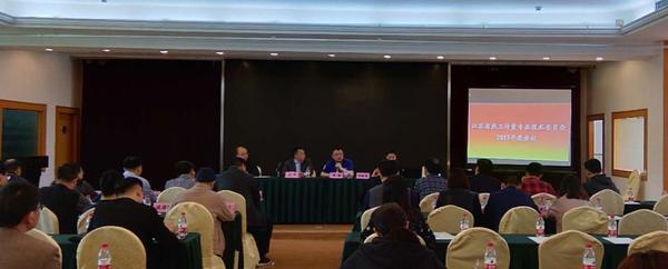 　　【中國儀表網(wǎng) 儀表會議】近日，江蘇省熱工計量專業(yè)技術委員會2017年度會議暨2017年全省數(shù)字溫濕度計量值比對總結會在江蘇南京召開。無錫計量院沈健副部長作為委員受邀參會，徐志偉作為參加比對單位代表參加了會議