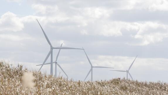 　　Siemens Gamesa將為日本北海道的兩個(gè)風(fēng)力發(fā)電場(chǎng)提供22臺(tái)SWT-3.4-108風(fēng)機(jī)

　　
　　Siemens Gamesa繼續(xù)加強(qiáng)其在日本的地位，日前與東急不動(dòng)產(chǎn)公司（Tokyu Land Corporation）簽署第一個(gè)合作協(xié)議，獲得其在北海道兩個(gè)風(fēng)電項(xiàng)目的風(fēng)機(jī)供應(yīng)訂單，兩個(gè)項(xiàng)目中的第一個(gè)協(xié)議，Siemens Gamesa將供應(yīng)22臺(tái)SWT-3.4-108風(fēng)機(jī)。風(fēng)機(jī)機(jī)艙和輪轂都將在丹麥生產(chǎn)，而風(fēng)機(jī)葉片將在中國和丹麥生產(chǎn)