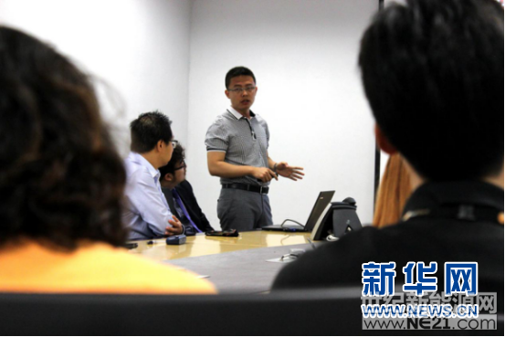  2016年初，借助馬來西亞當?shù)氐馁Y源優(yōu)勢和成本優(yōu)勢，隆基股份在馬來西亞砂拉越州古晉建立了全資子公司。隆基股份馬來西亞子公司的成立為當?shù)貏?chuàng)造了2500份以上的就業(yè)機會，也因此多了一批常年往返于中國和馬來西亞的工作者，邵亞洲就是其中一員