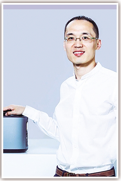 
			              
	
王雷博士畢業(yè)于香港大學機械工程系，研究方向為新型電池技術(shù)及燃料電池。在2017年創(chuàng)辦儲能科技公司EcoFlow前，他曾任大疆創(chuàng)新電池研發(fā)部負責人，并將當時新款大疆無人機的電池續(xù)航時長由20多分鐘提高到30多分鐘